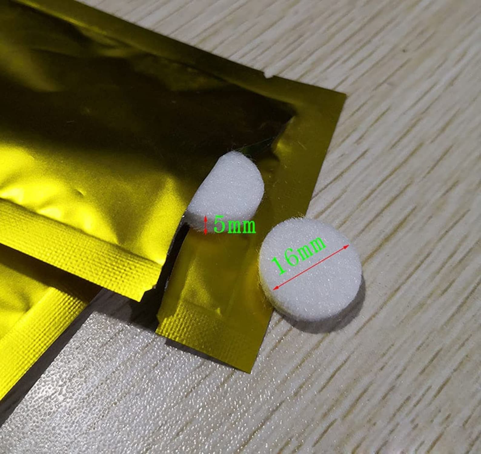 Car_air_vent_aroma_diffuser_car_fragrance_tablet_replacement_close up tablet aeliesa best car perfume best car fragrance car interior