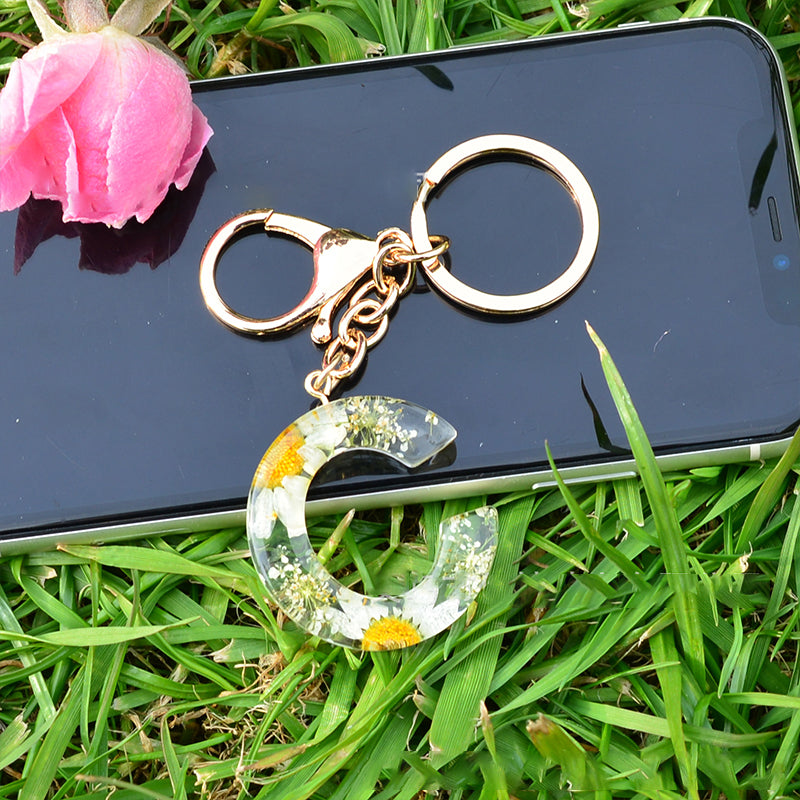 Crystal Epoxy Daisy Alphabet Keychain